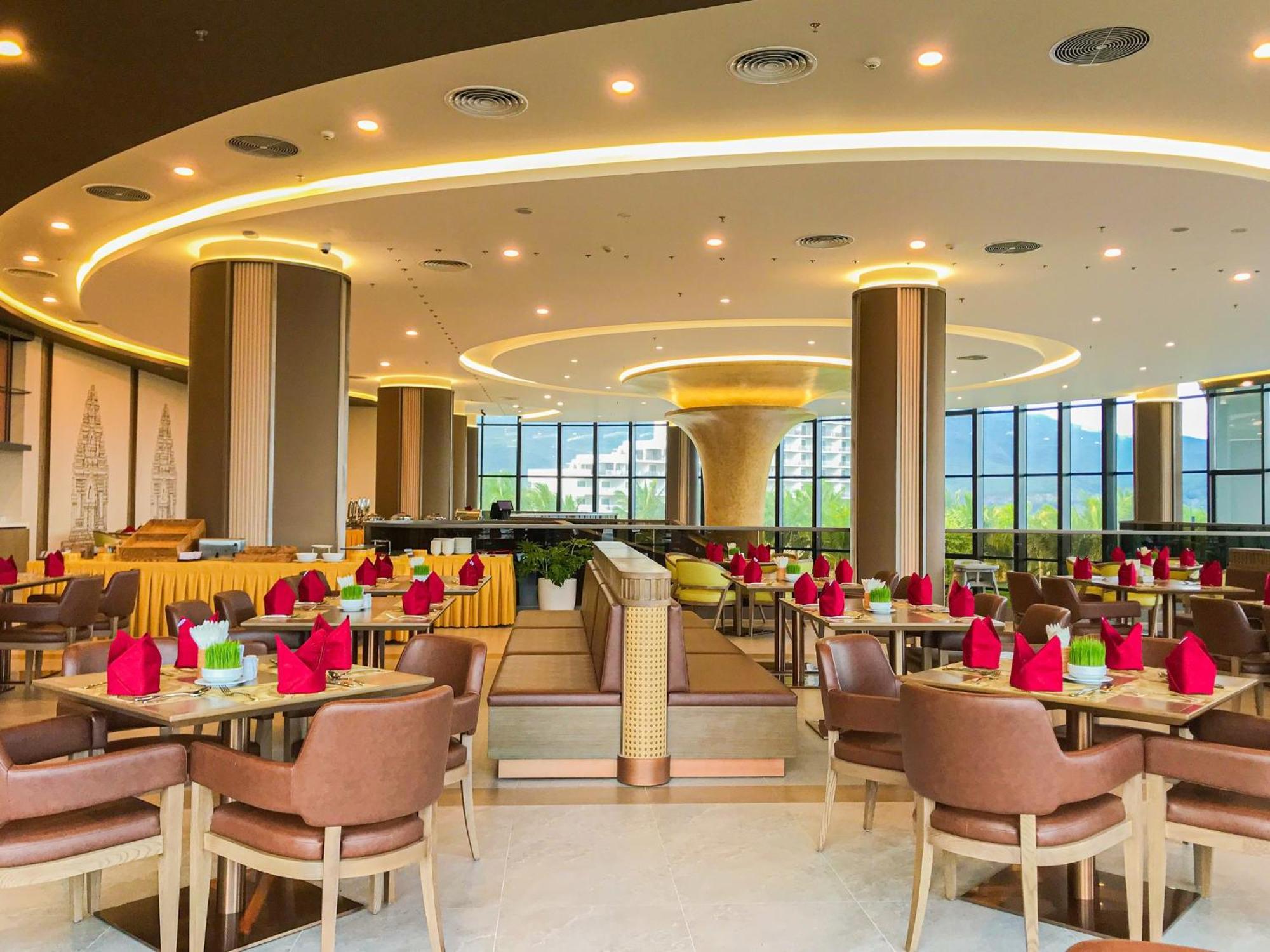 Aquamarine Beachfront Resort & Spa Cam Ranh Exteriör bild
