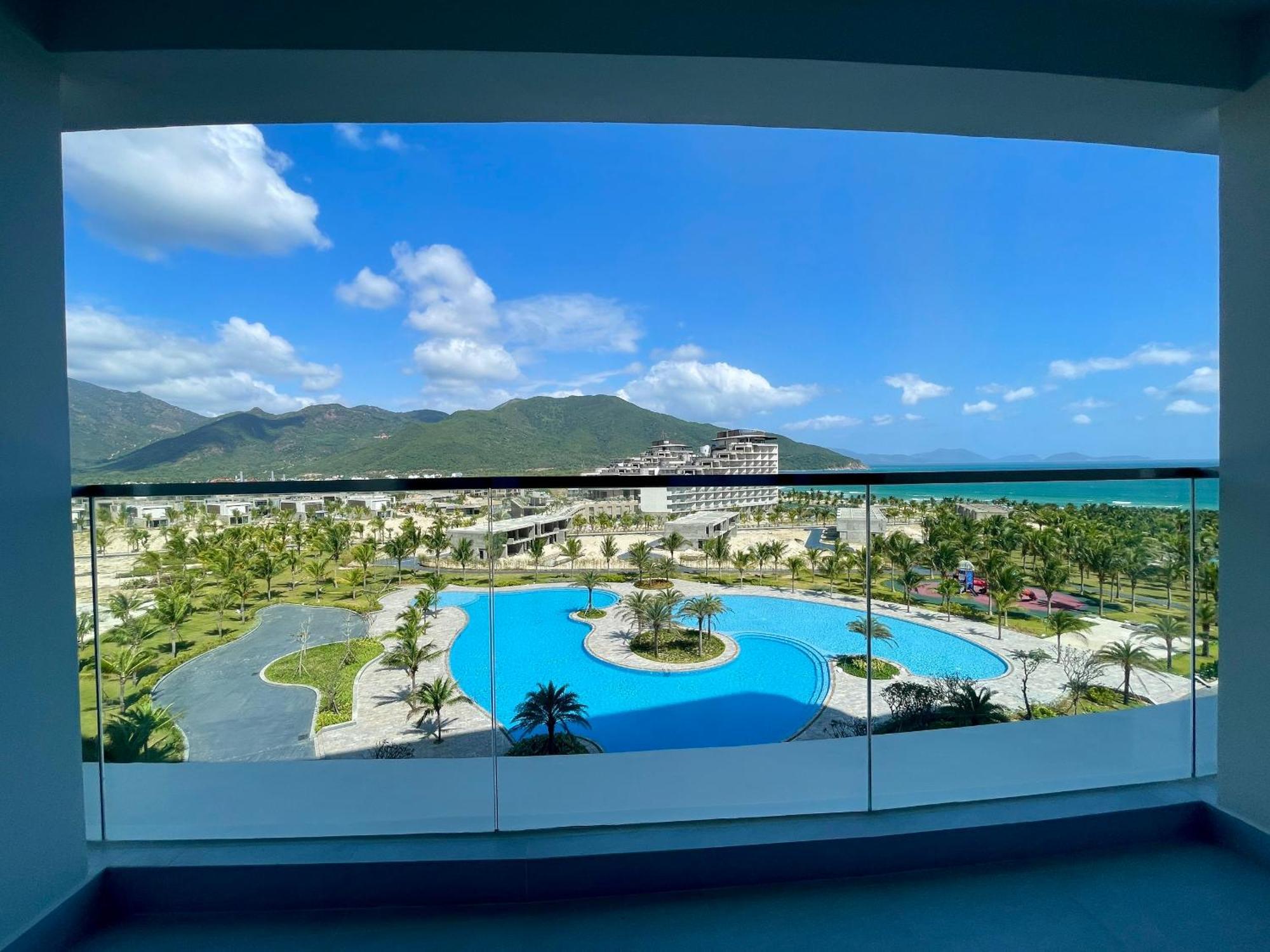 Aquamarine Beachfront Resort & Spa Cam Ranh Exteriör bild