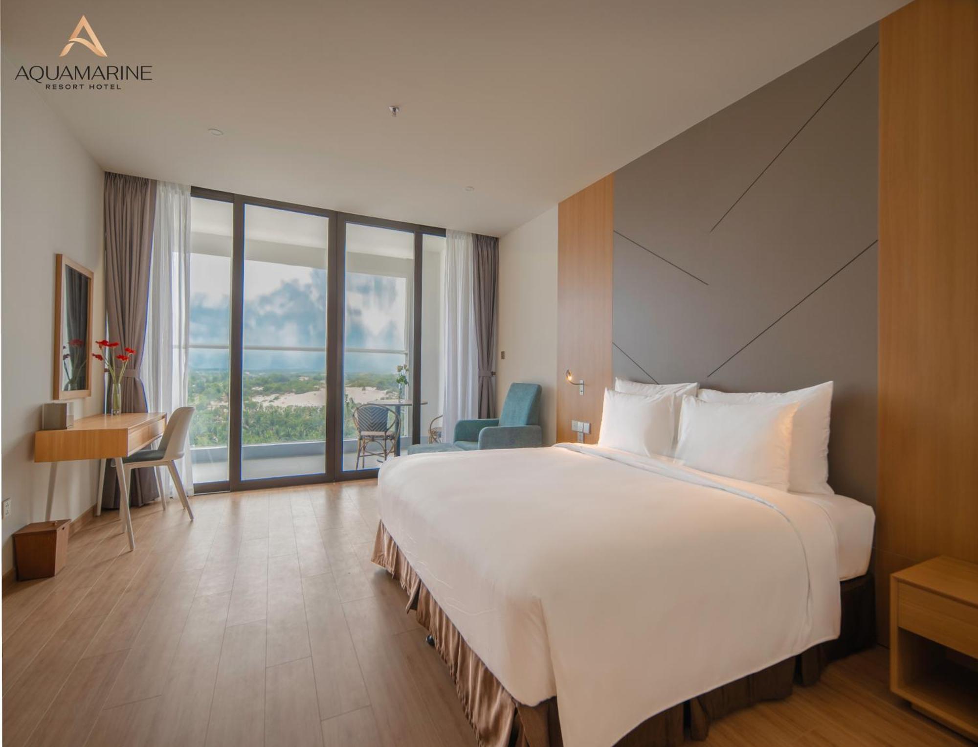 Aquamarine Beachfront Resort & Spa Cam Ranh Exteriör bild