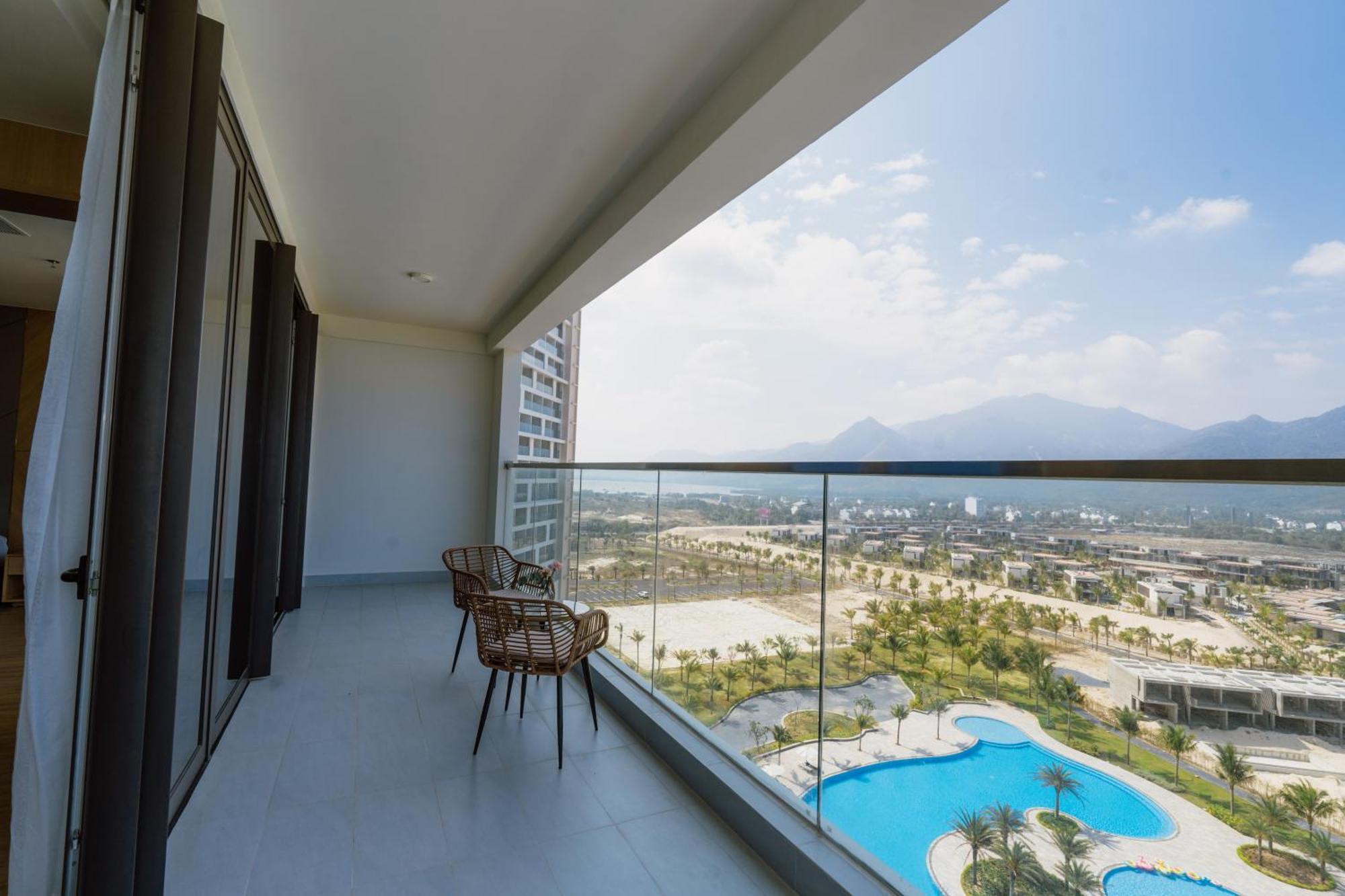 Aquamarine Beachfront Resort & Spa Cam Ranh Exteriör bild