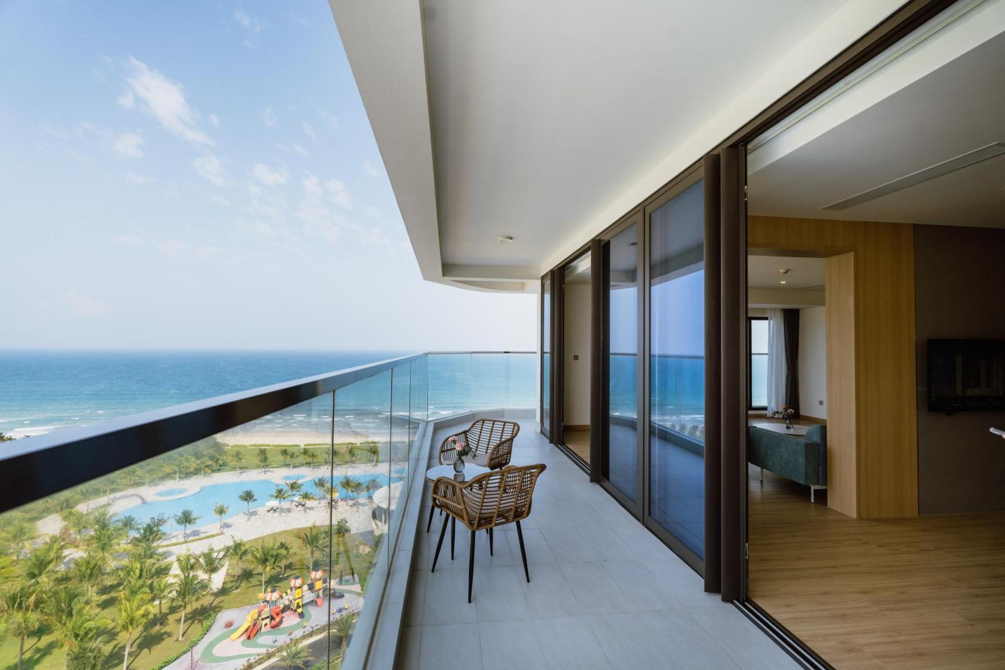 Aquamarine Beachfront Resort & Spa Cam Ranh Exteriör bild