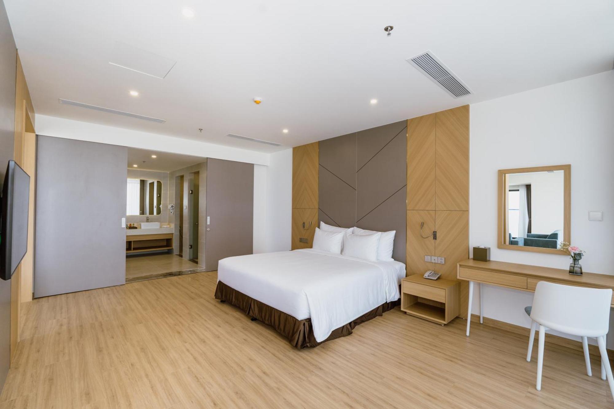 Aquamarine Beachfront Resort & Spa Cam Ranh Exteriör bild