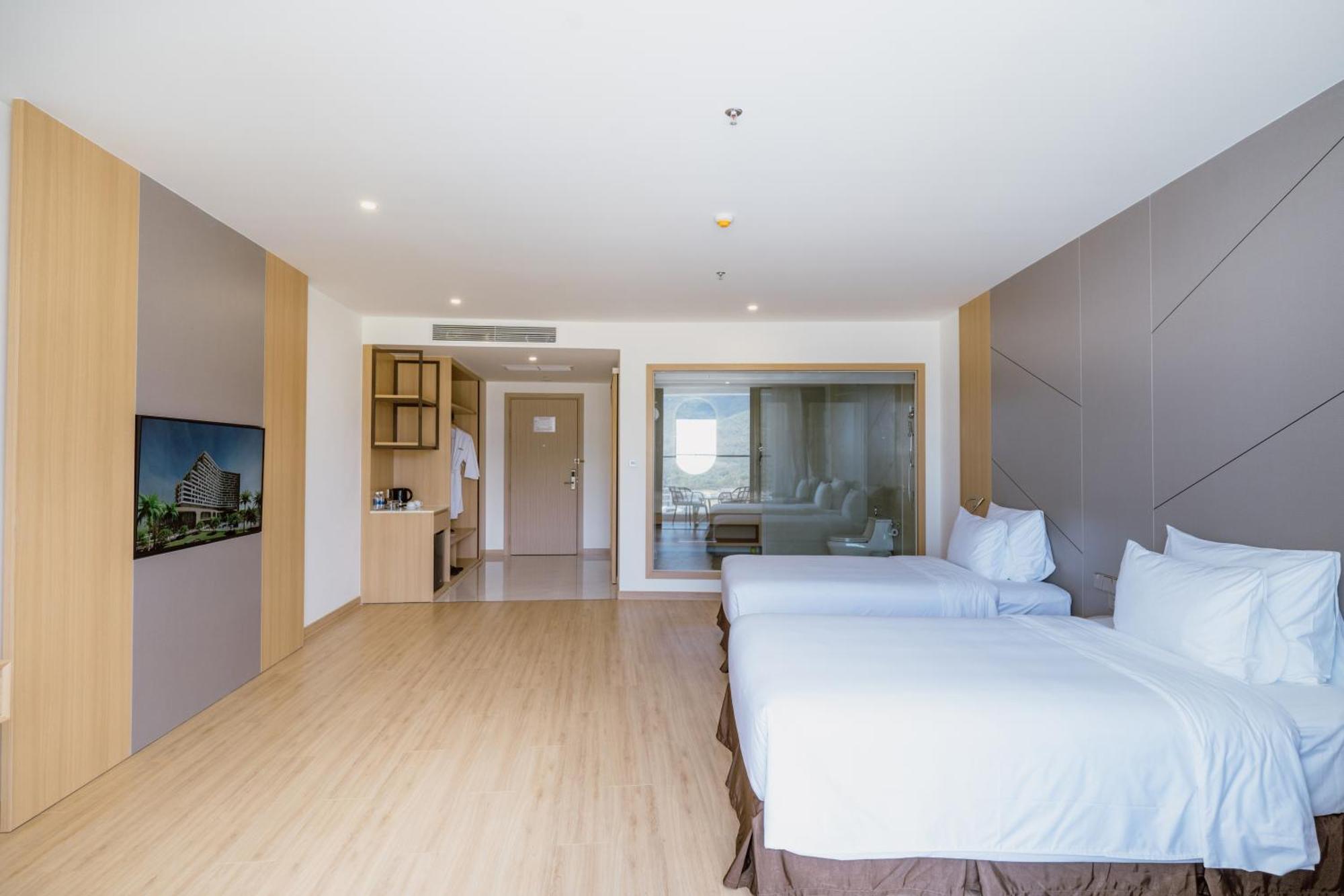 Aquamarine Beachfront Resort & Spa Cam Ranh Exteriör bild