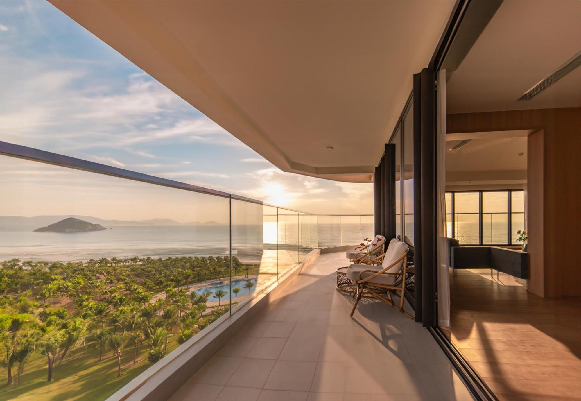 Aquamarine Beachfront Resort & Spa Cam Ranh Exteriör bild