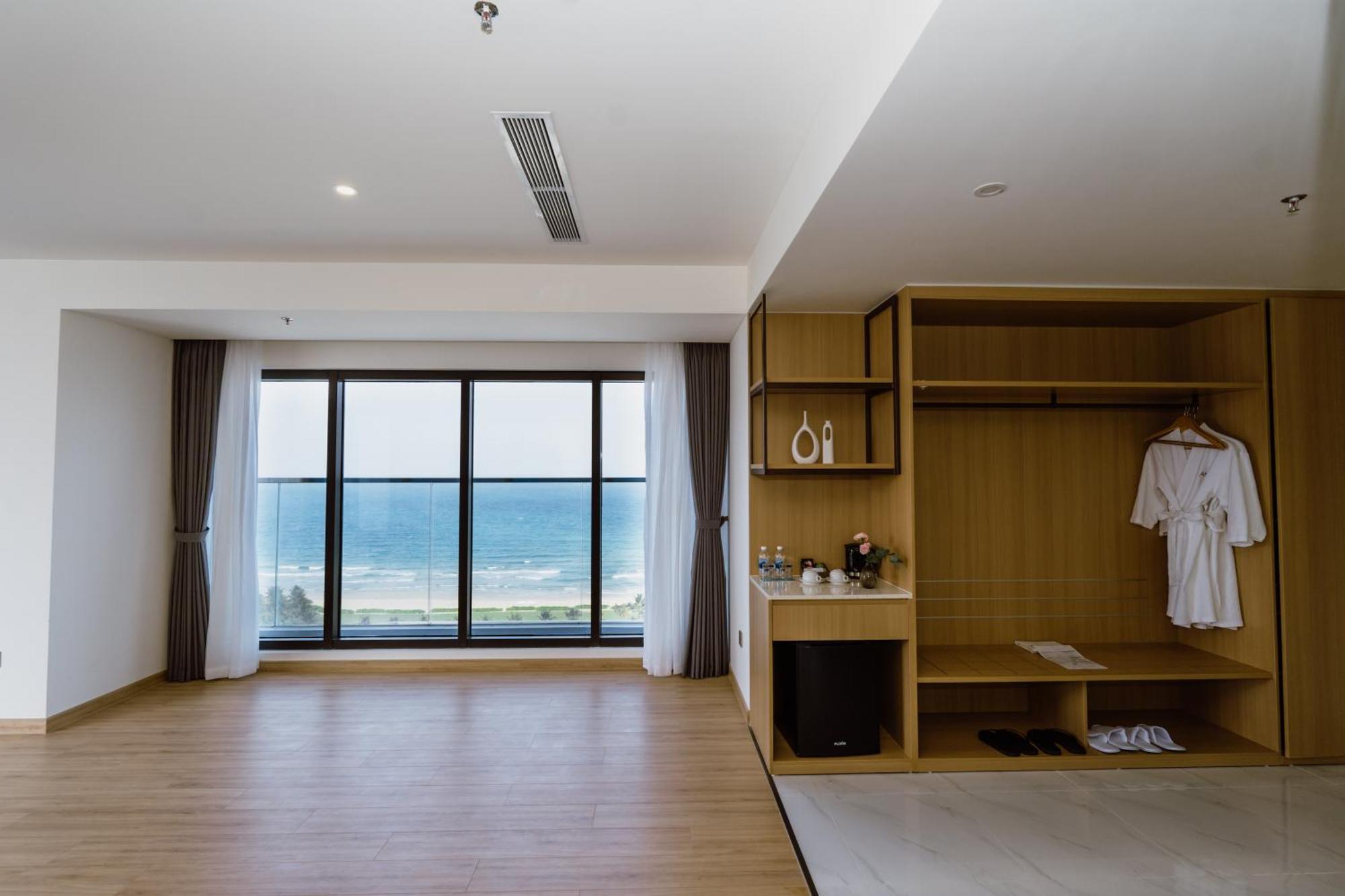Aquamarine Beachfront Resort & Spa Cam Ranh Exteriör bild