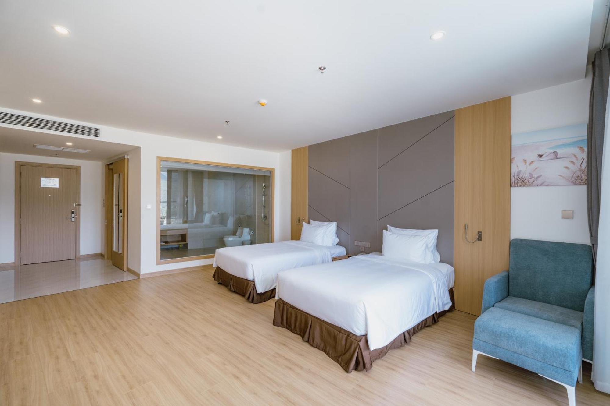 Aquamarine Beachfront Resort & Spa Cam Ranh Exteriör bild